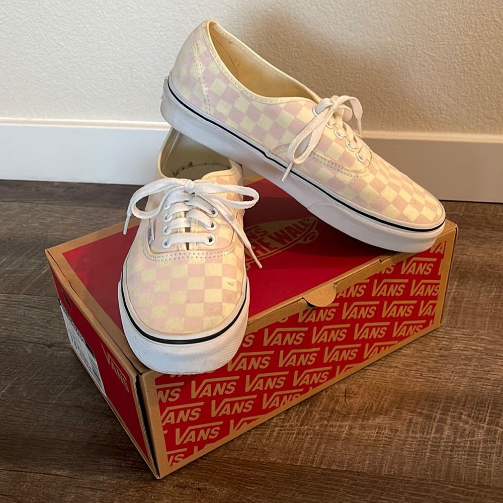 VANS ERA PRO (checkerboard/rococco). Size 7.5 MENS (Size 9 WOMEN’s)